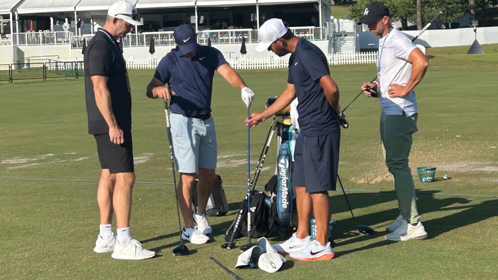 Rory McIlroy testing driver shafts [Gabby Herzig / X]