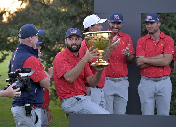 Scottie Scheffler lifts the Presidents Cup