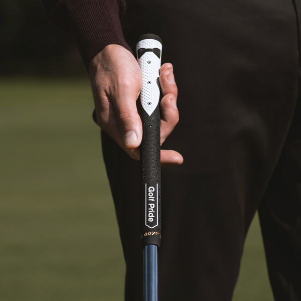 007-themed golf grip kit