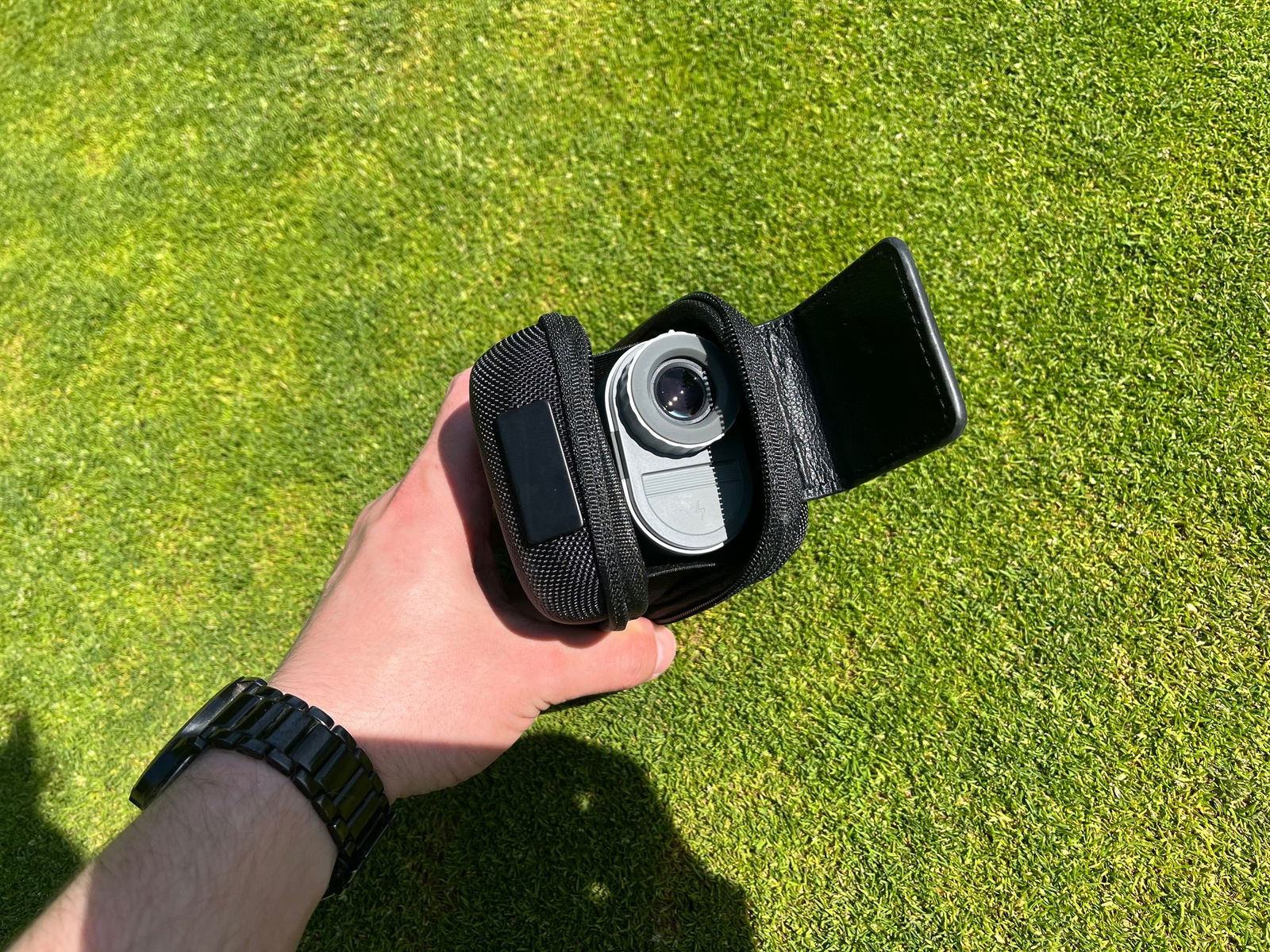 i4 comes with a sturdy pouch