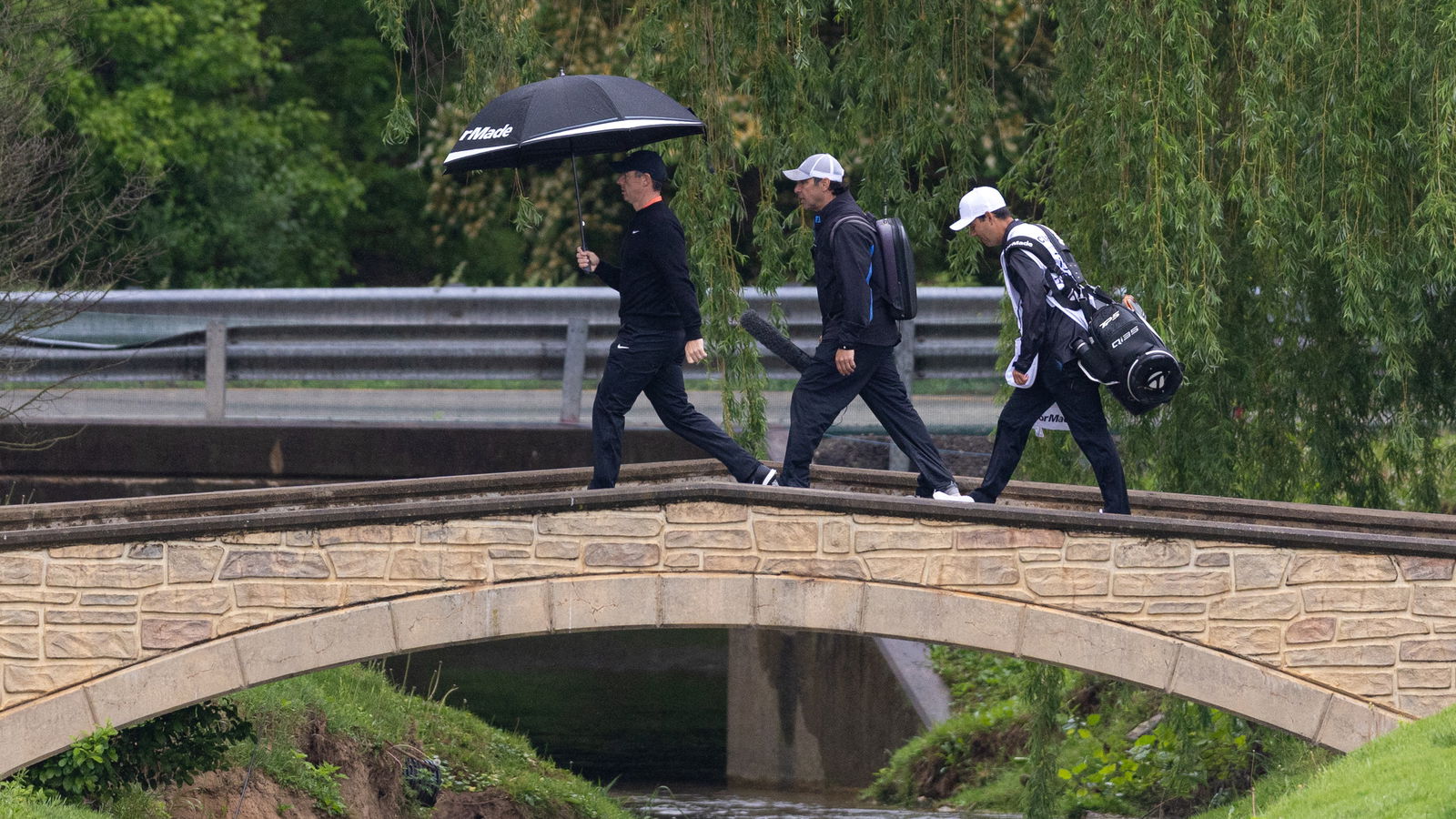 McIlroy remains in the mix to defend 