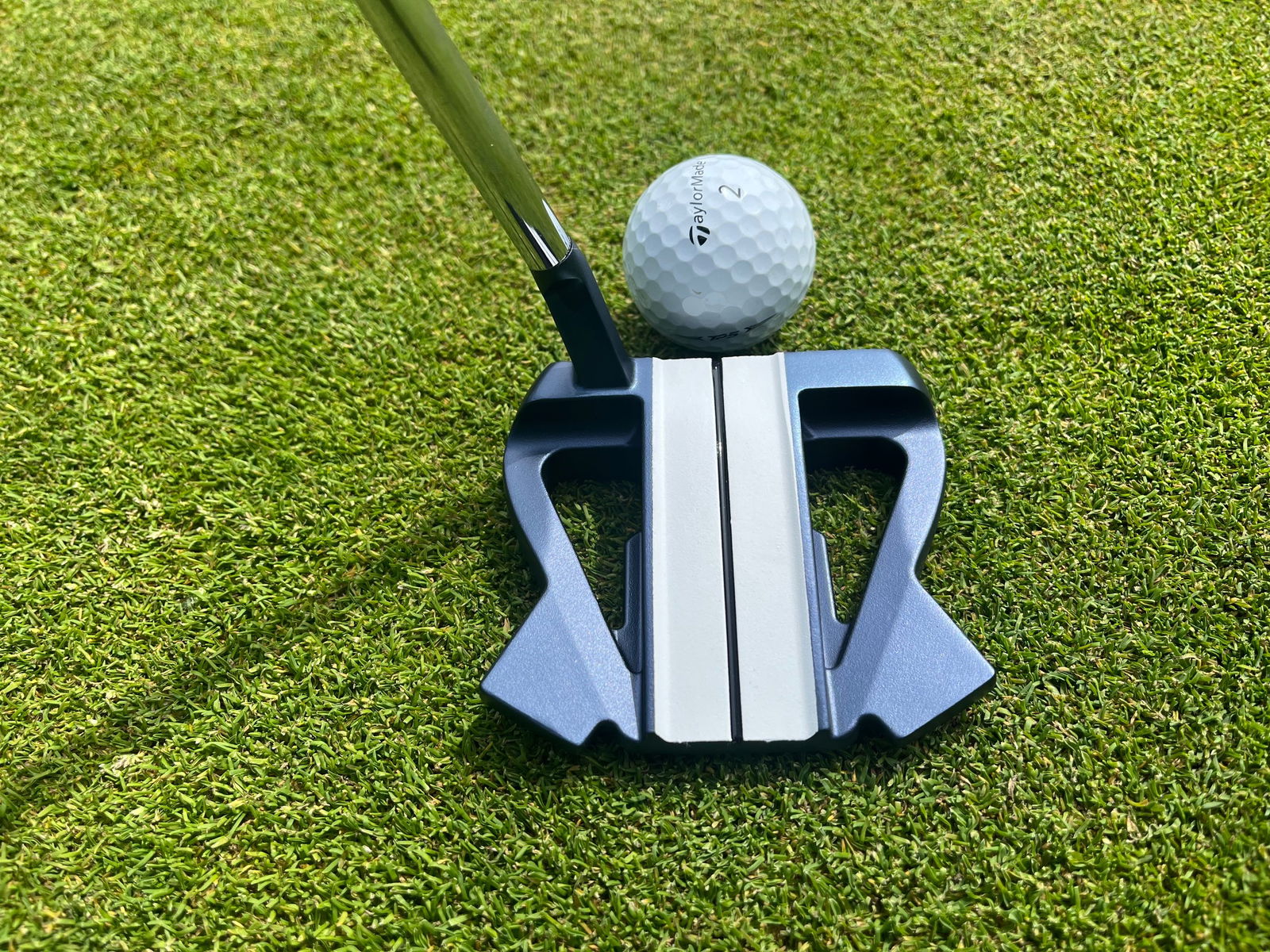 This putter lacked good distance control