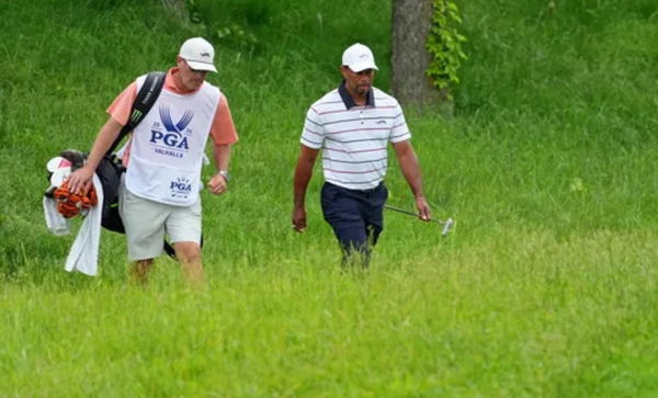 Bennett caddying for Woods in 2024