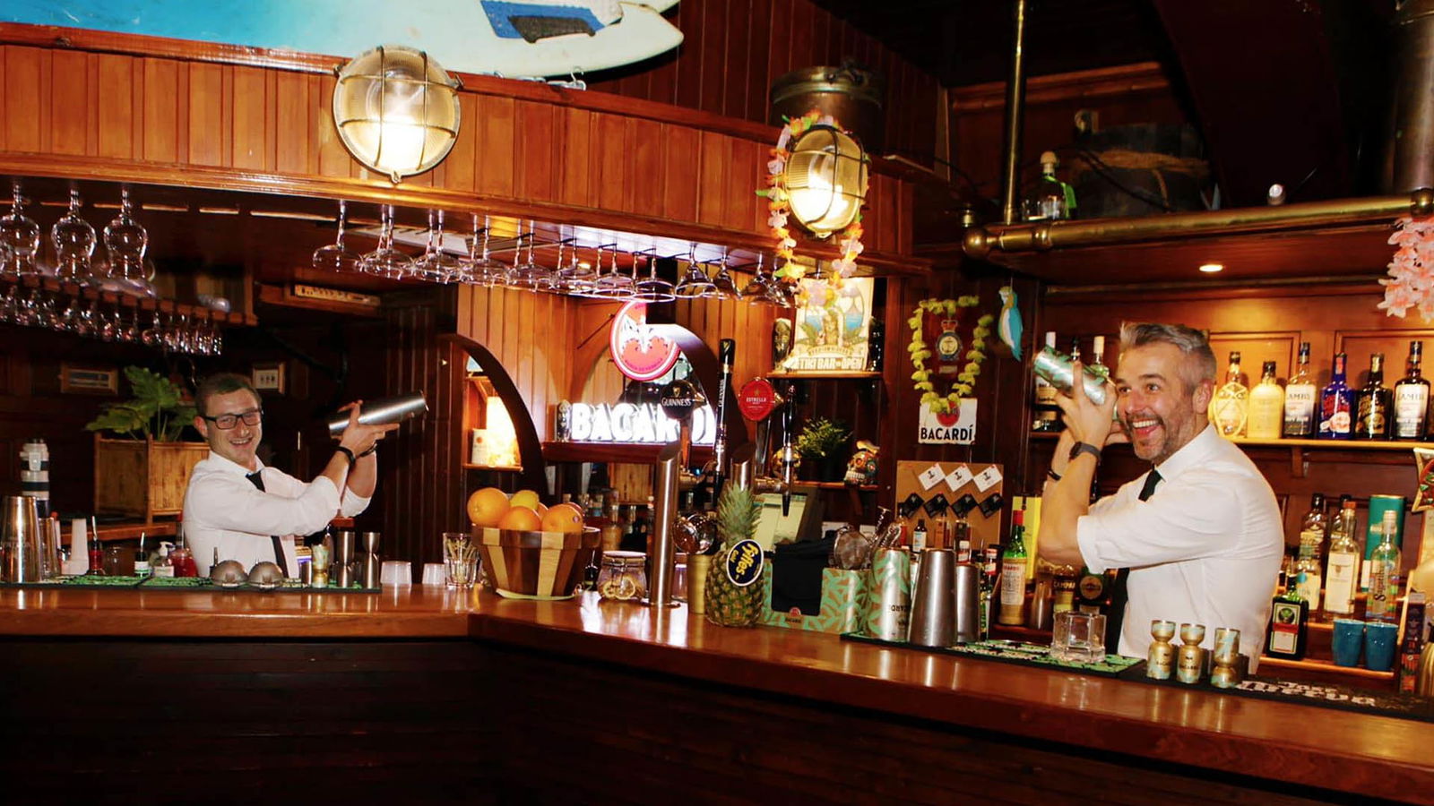 Kon-Tiki Boat Bar