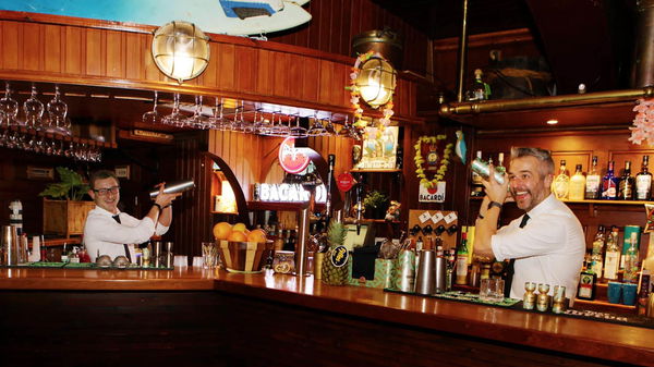 Kon-Tiki Boat Bar