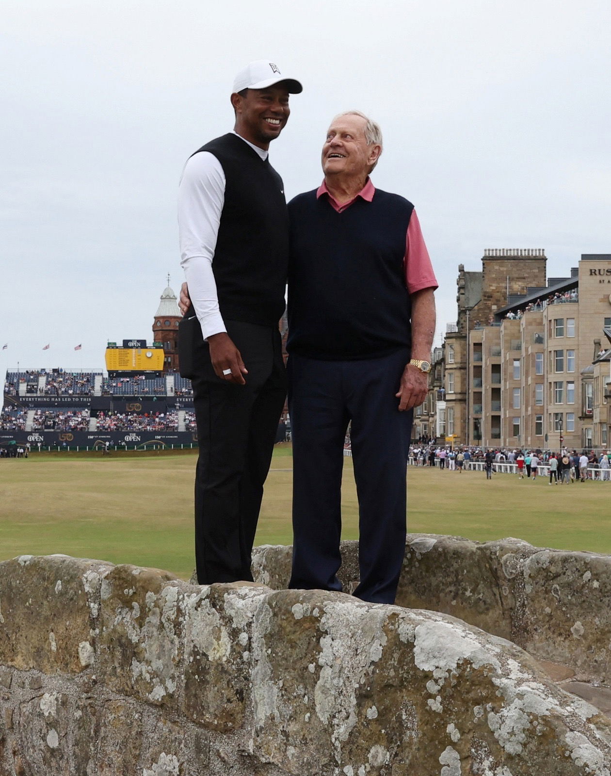 Woods with Nicklaus on the Swilcan Bridge in 2022