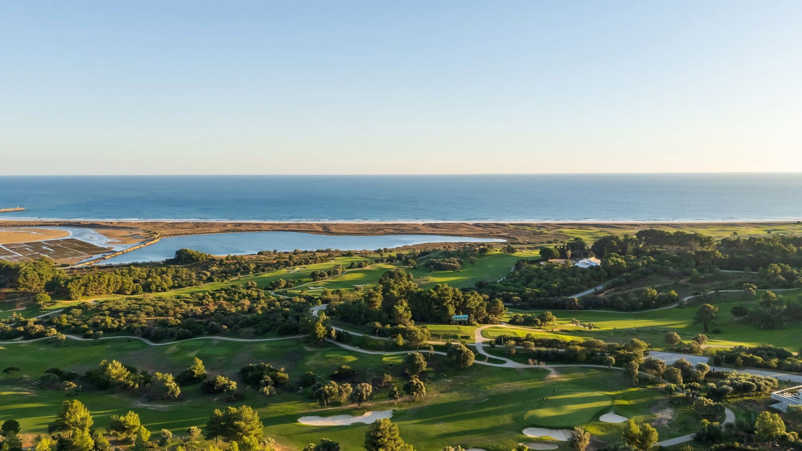 Palmares' Lagos-Praia loop winds its way along the coast of the Ria de Alvor