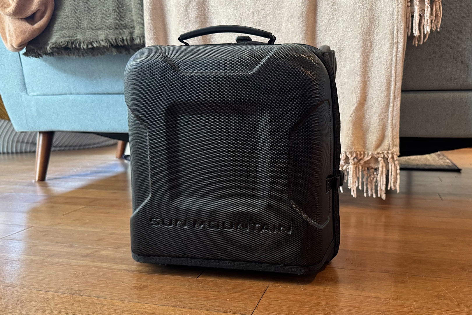 The Sun Mountain Kube travel cover