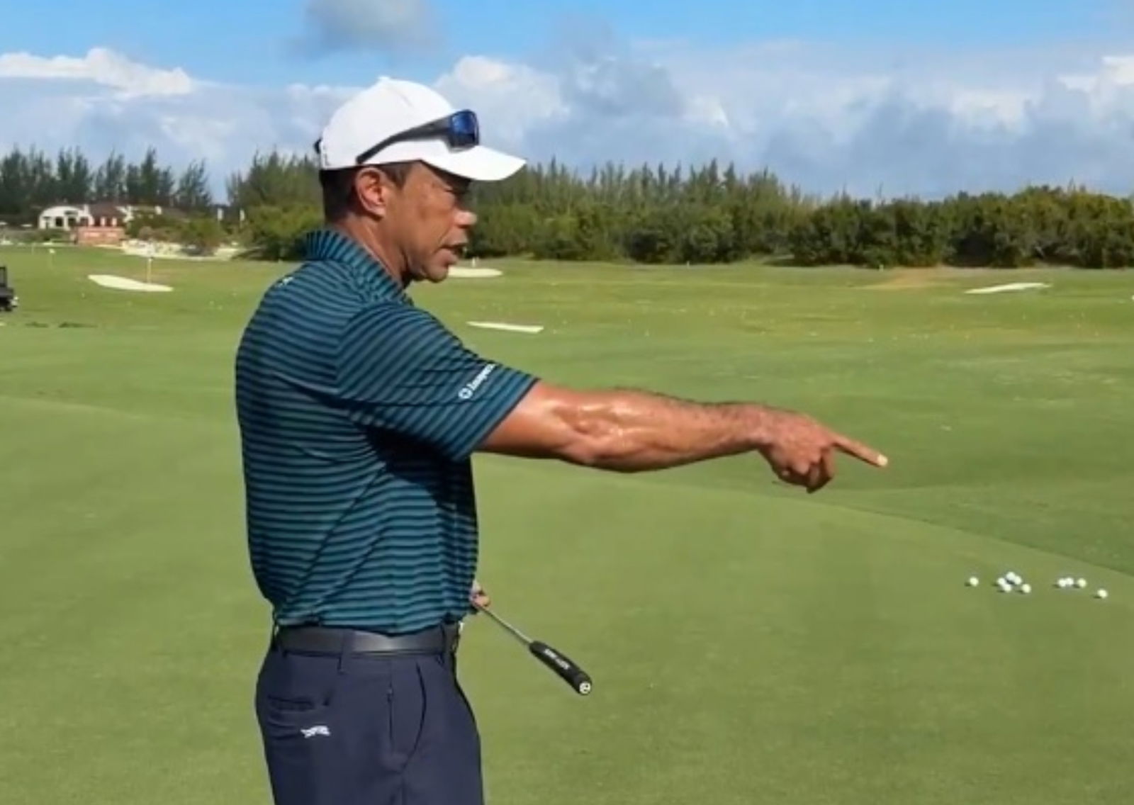 Tiger Woods gives putting clinic (TGR Live) 