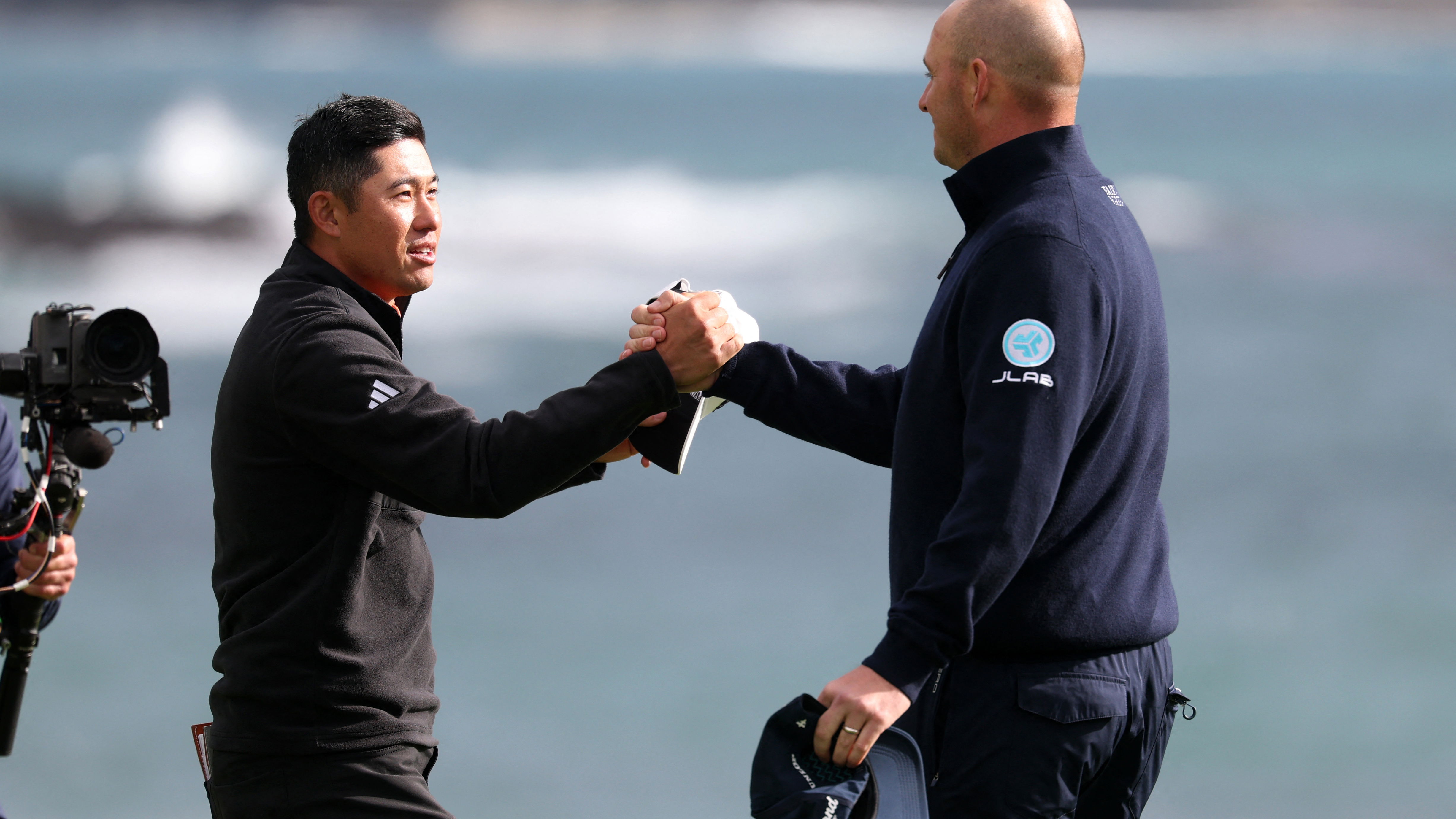 Morikawa and Straka on the 18th green