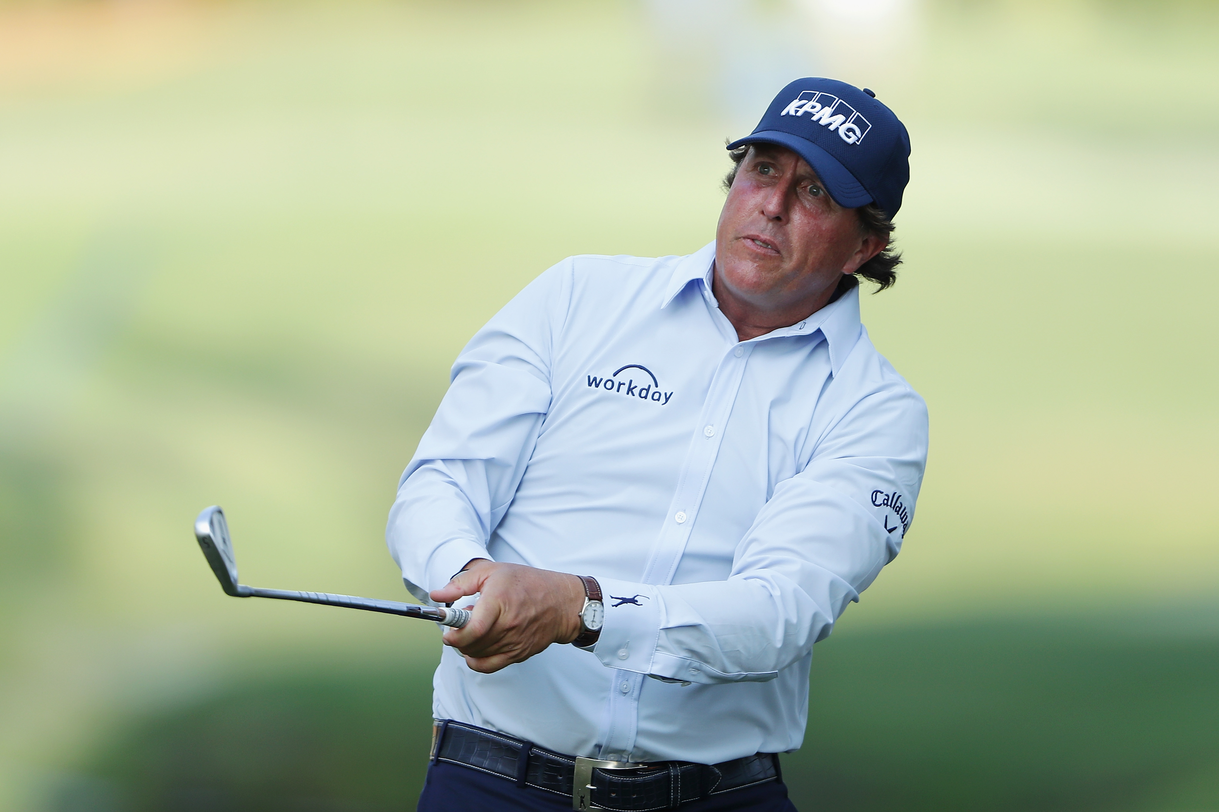 Mickelson has a mare at Sawgrass, social media blames his new button-downed shirt