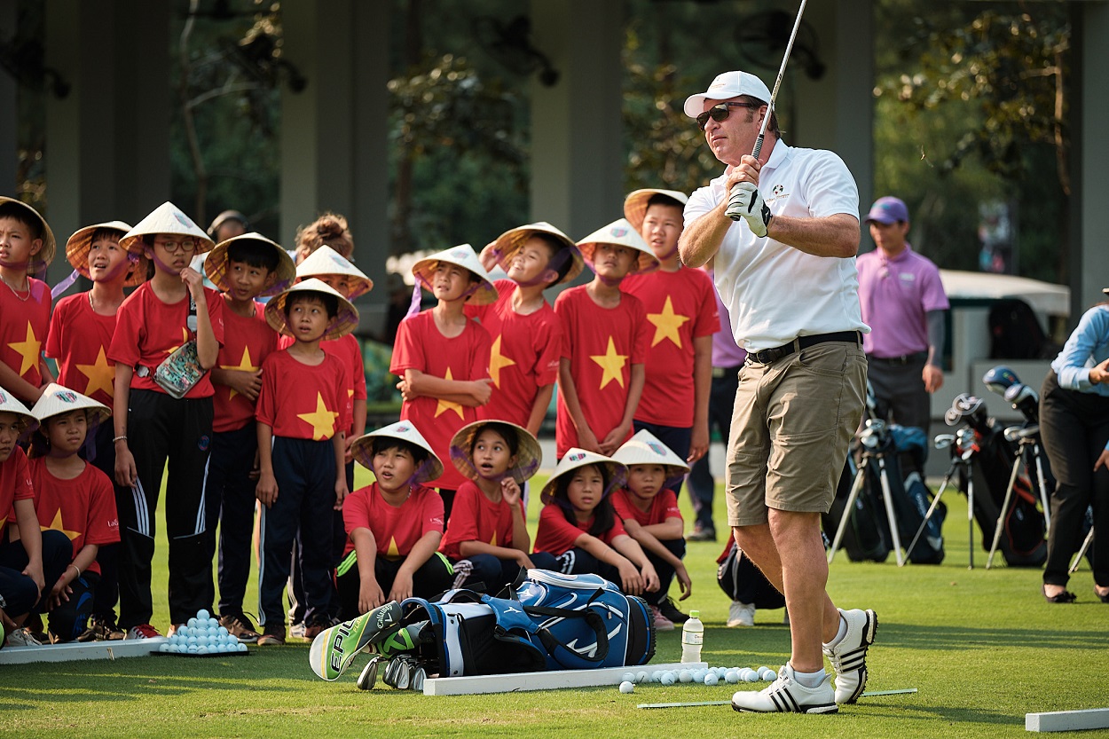 Sir Nick Faldo offers golf fans the chance to 'Live like a Legend'