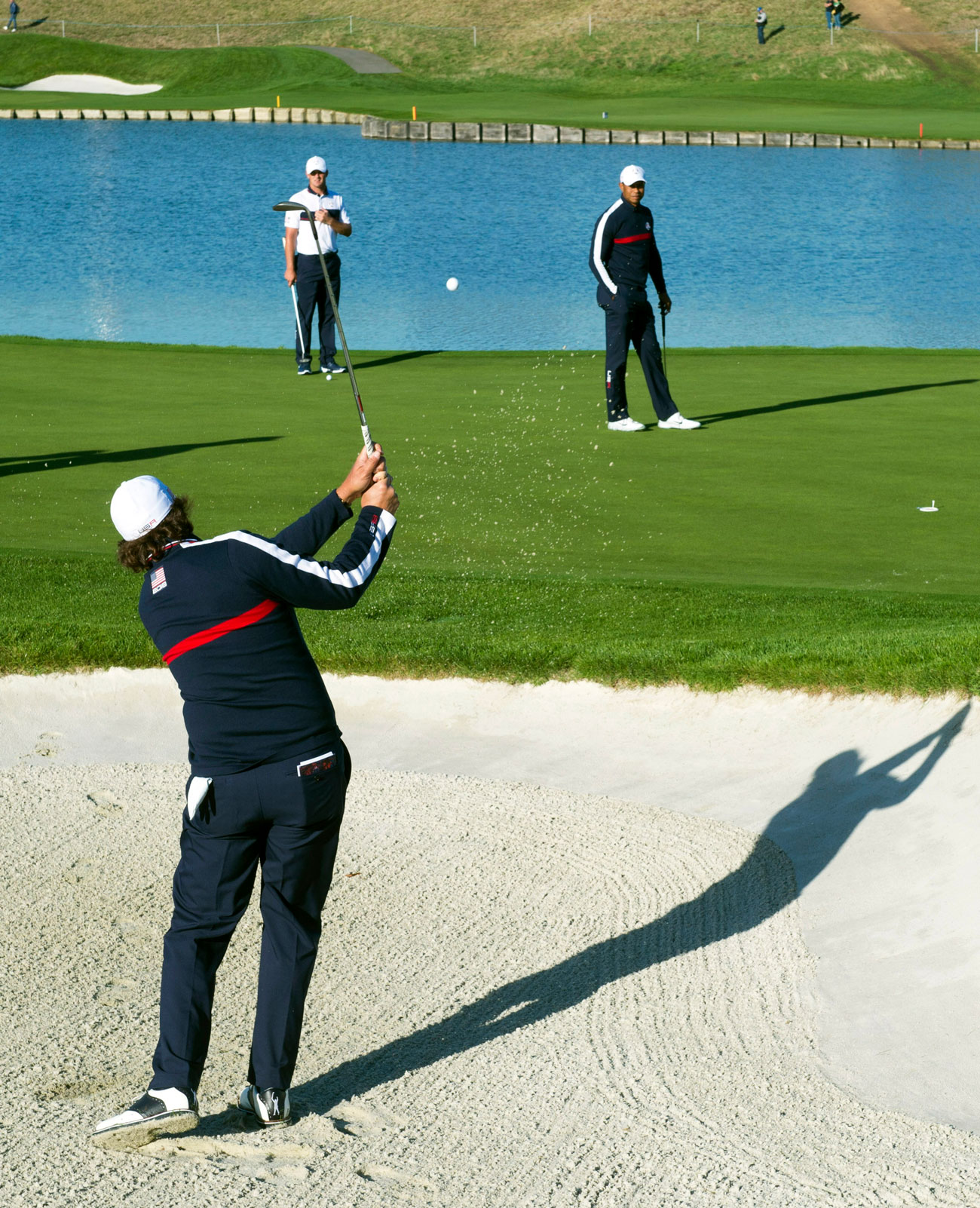 Tiger Woods stuck with Phil Mickelson in Ryder Cup practice group