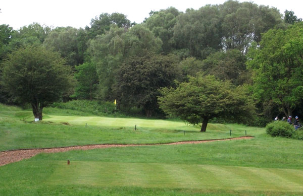 Tricky 2nd hole with Darwin’s Hawthorn on the left