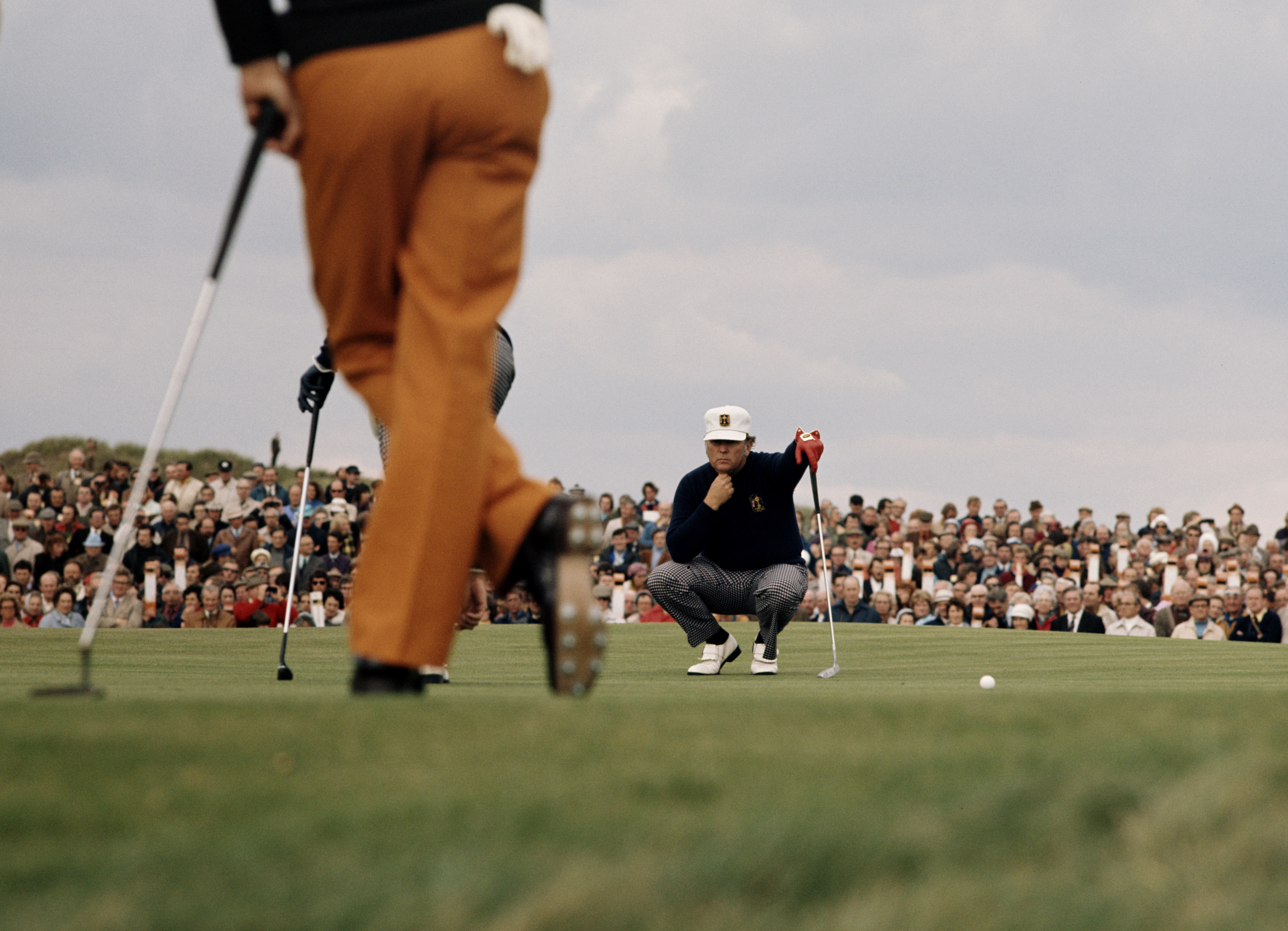 Billy Casper lines up a putt in the 1973 Ryder Cup (Photo: Getty Images)