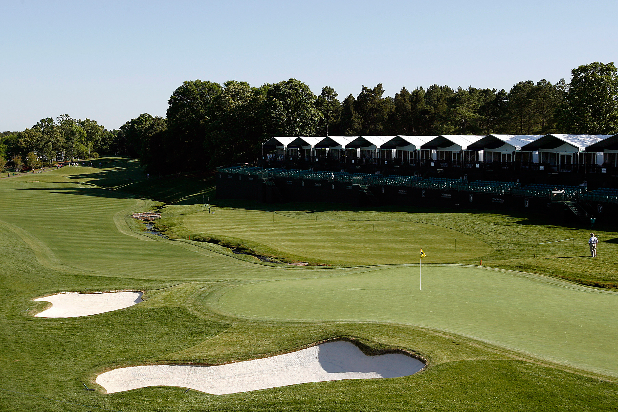 The treacherous par-four 18th at Quail Hollow Club with water down the entire left side (Getty Images)