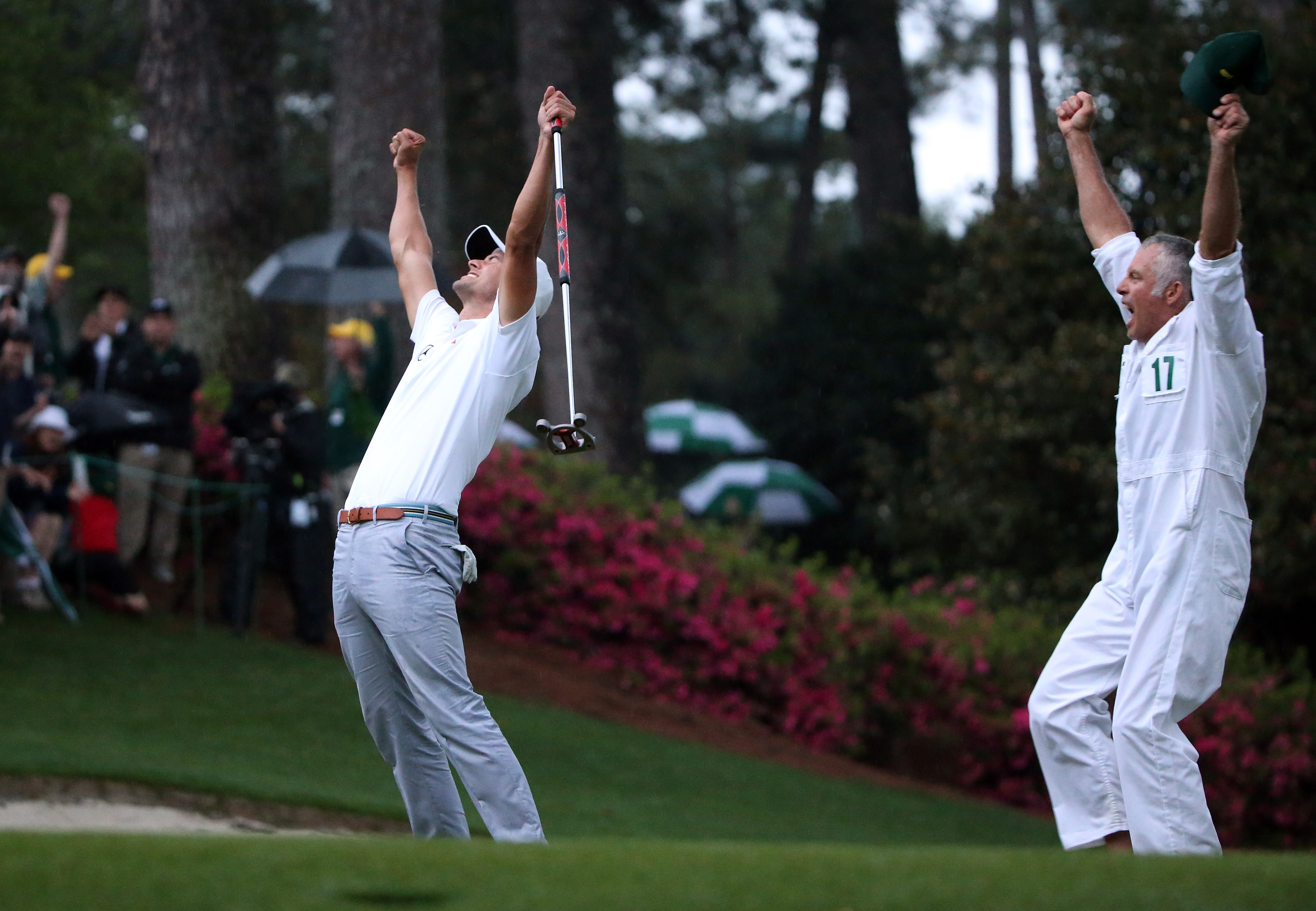 Steve Williams, in the caddies' famous boiler suits, celebrates with Scott (Photo: Getty Images)