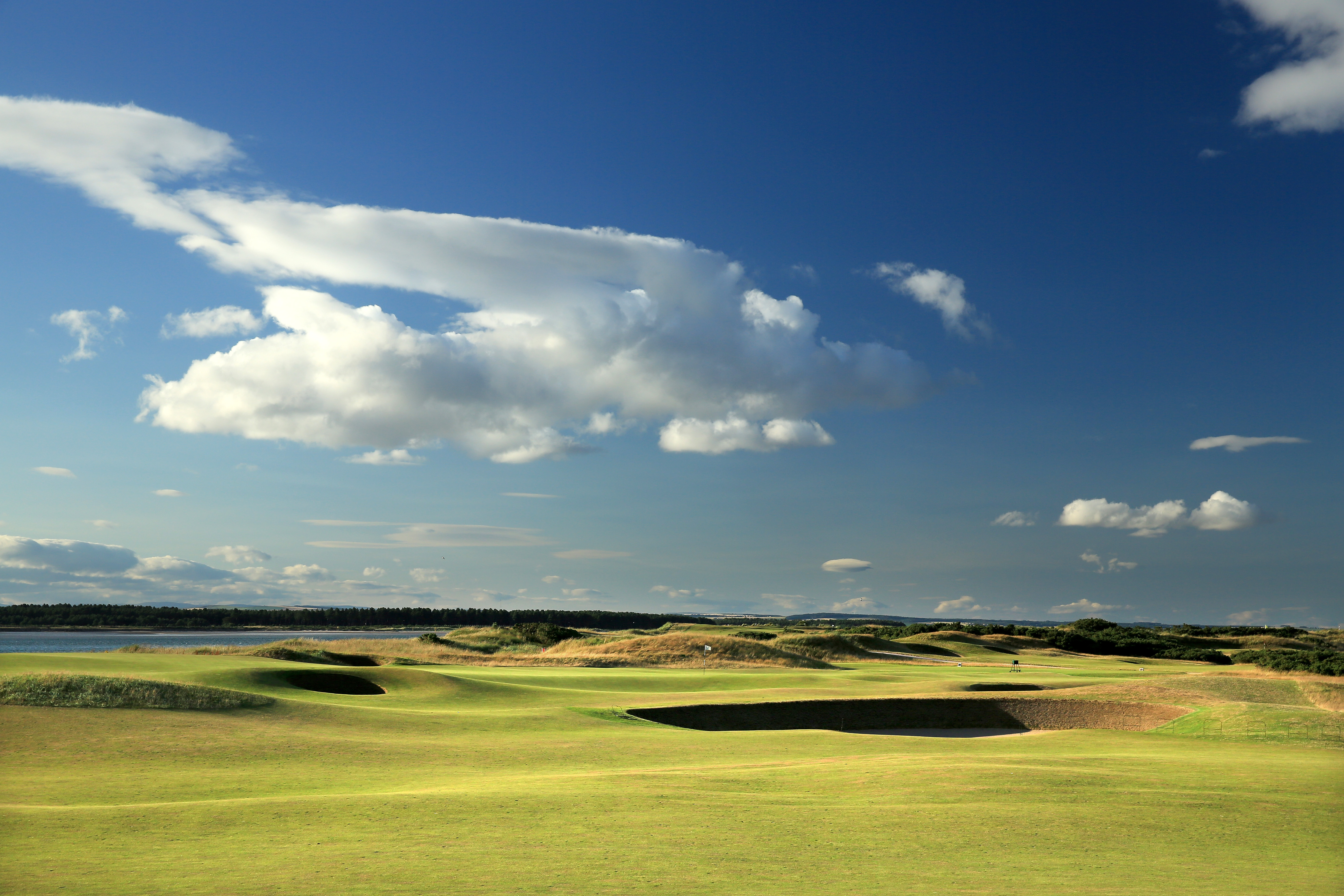 The approach to the green on the par-four seventh on the Old Course (Photo: Getty Images)