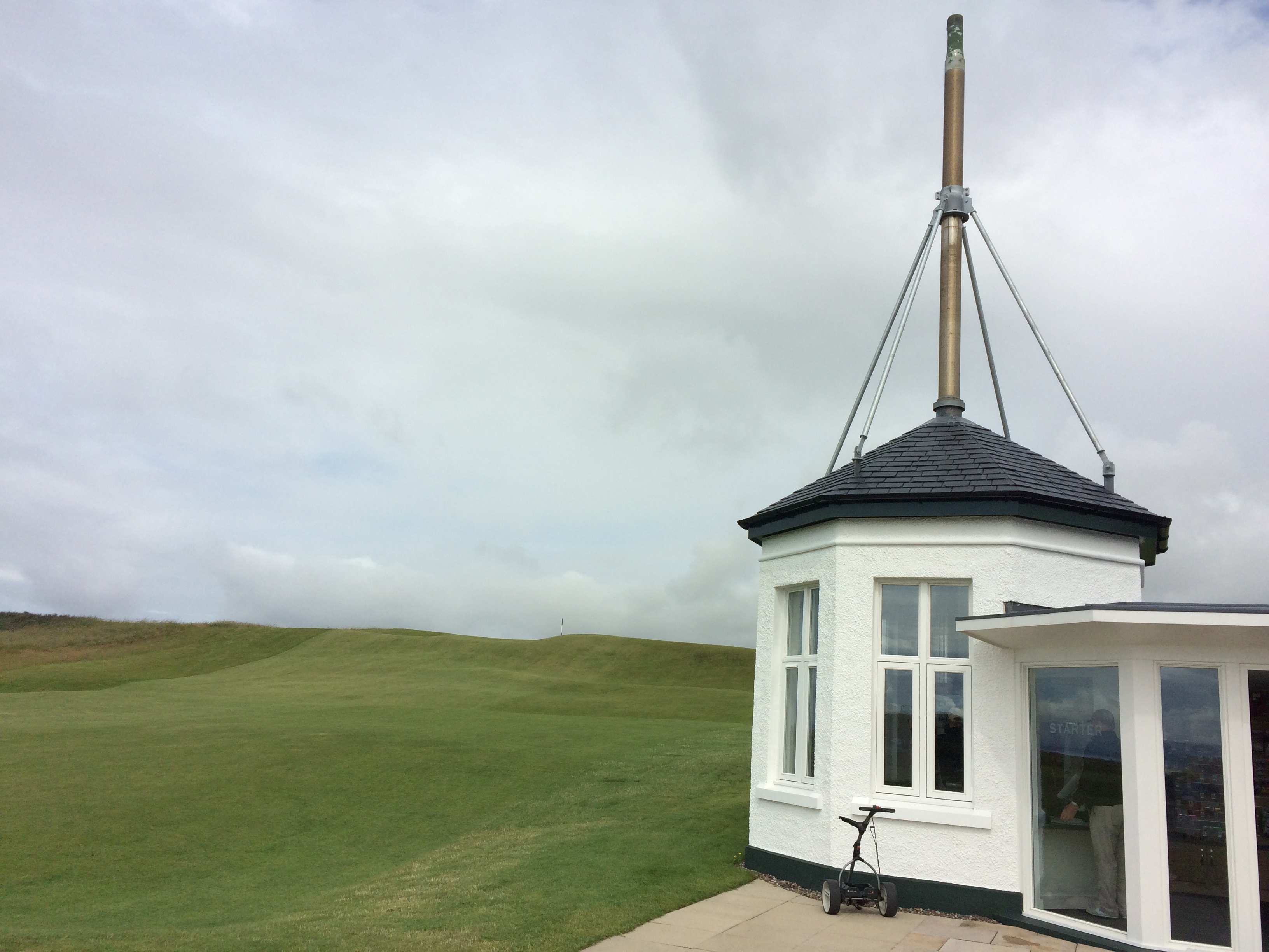 The periscope has been re-housed in in Elie's new starter's hut
