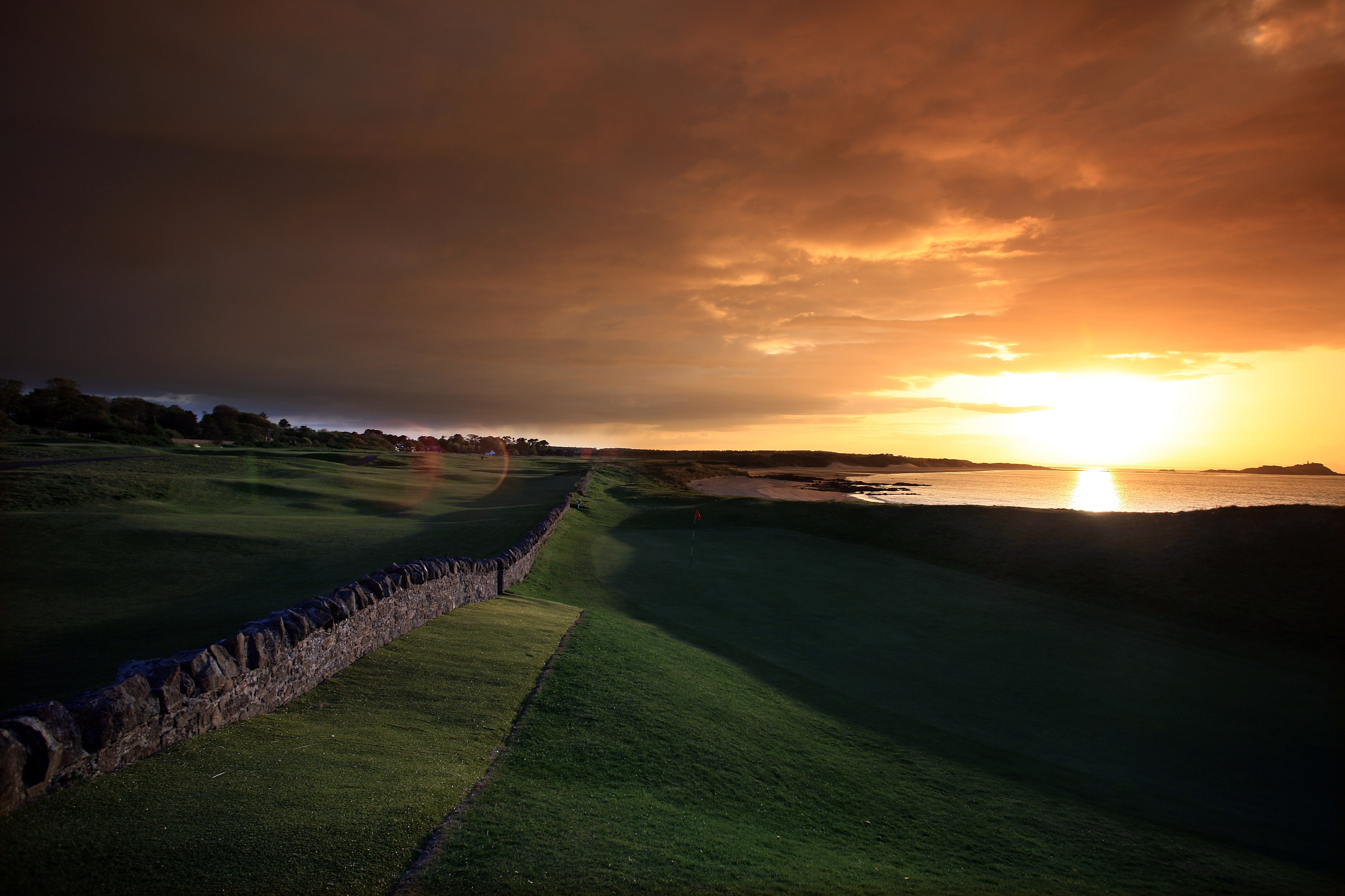 The 13th green is guarded by a wall (Photo: Getty Images)
