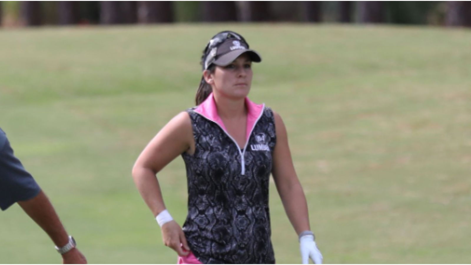 Golfer earns LPGA Tour card despite PENALTY for having her child's 7-iron in bag
