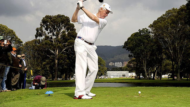 Clinton dressed to thrill at Pro-Am