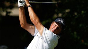 Mickelson spotted using nine-year-old club