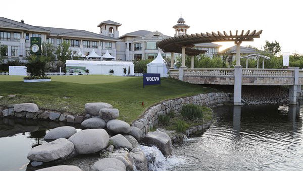 luckiest grandstand in golf china open