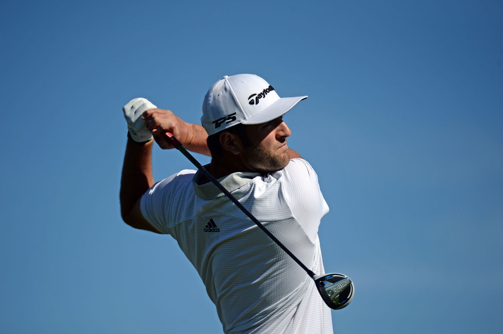 Graeme McDowell leads Saudi International despite slow play warning