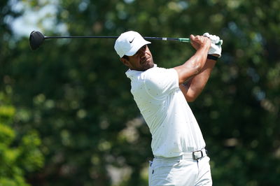 Tony Finau crushes full-swing drive with 383-YARD CARRY!