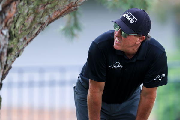 Phil Mickelson attempts 234-FOOT PUTT at Memorial