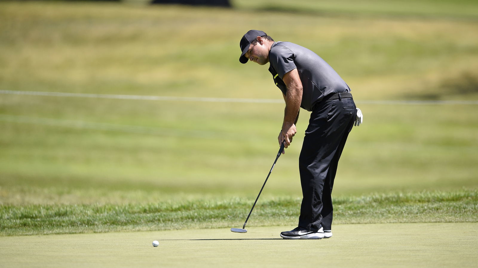 Social media reacts to golf fan's 