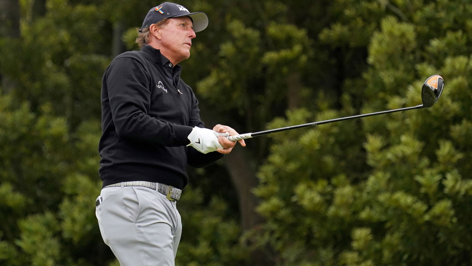 Phil Mickelson shoots 10-under on Champions debut