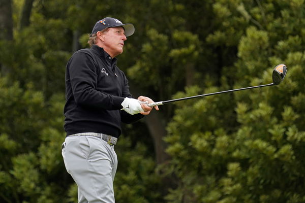 Phil Mickelson shoots 10-under on Champions debut