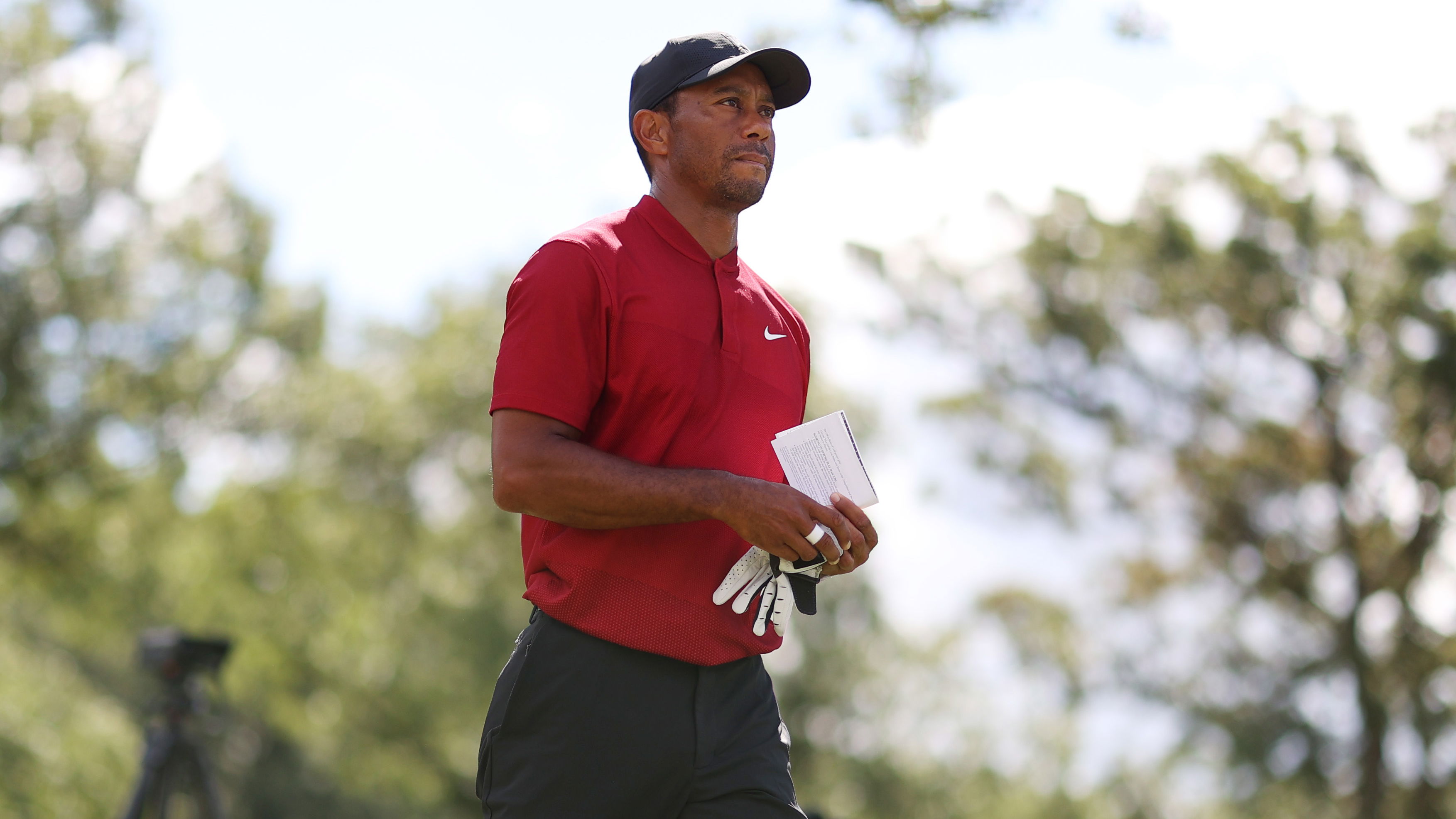 Tiger Woods lands his golf ball in a TRASH CAN, but what's the ruling?