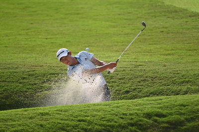 Golf fans react as Collin Morikawa holes EPIC bunker shot