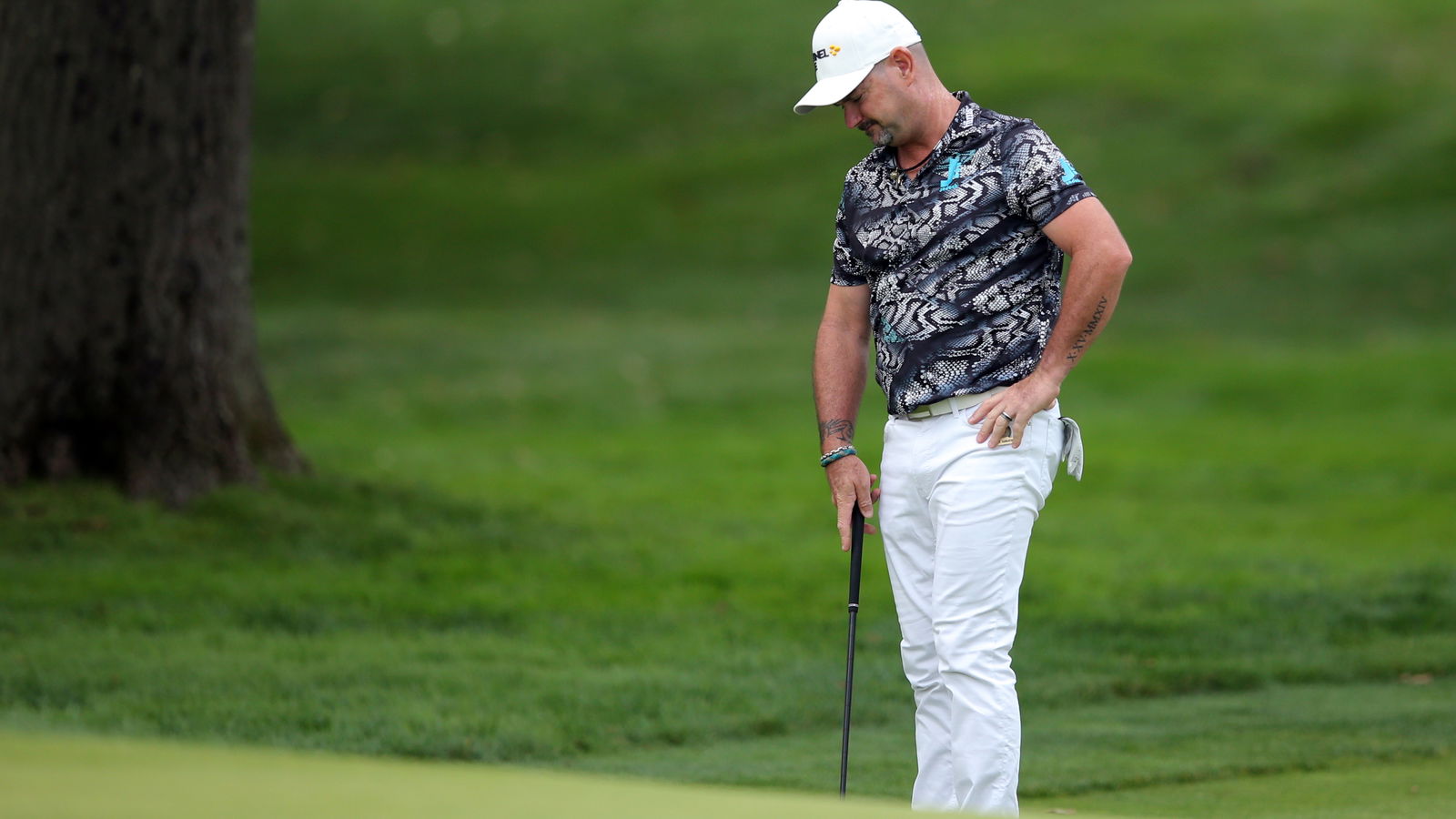 Rory Sabbatini with one of the WORST putts you'll ever see...