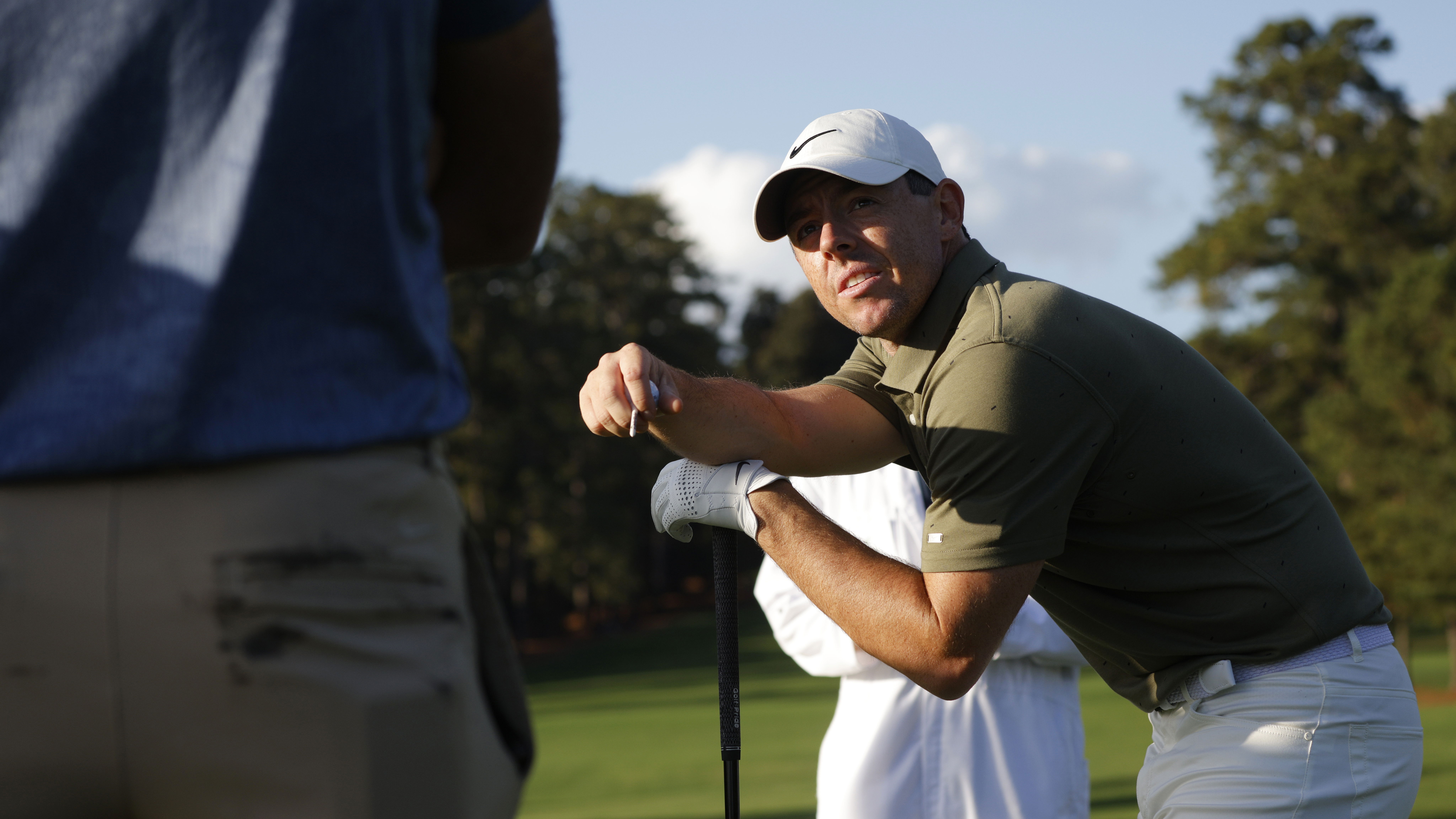 Golf fans react to Rory McIlroy THUMPING his new TaylorMade SIM2 driver
