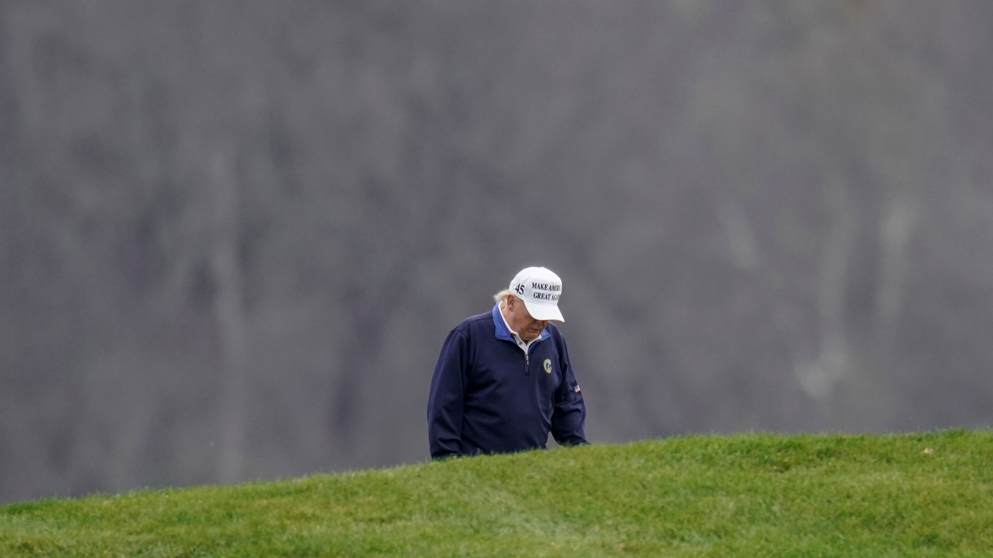 Video of Donald Trump CHEATING used by popular golf rules page