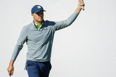 Social media reacts to Jordan Spieth hitting a 4-IRON to a 100-yard par-3