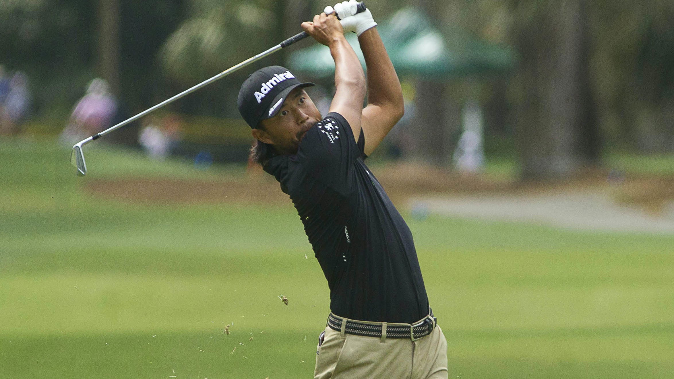 Golf fans react as Satoshi Kodaira holes AMAZING flop shot