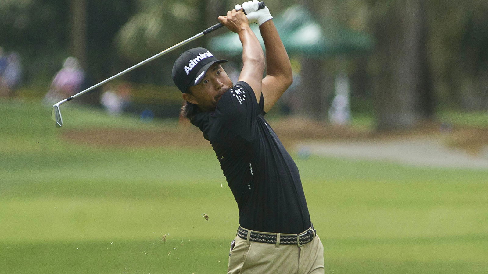 Golf fans react as Satoshi Kodaira holes AMAZING flop shot