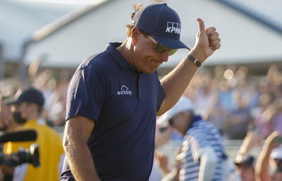 Golf fans react as Phil Mickelson OFFERS his US Open EXEMPTION to Rickie Fowler