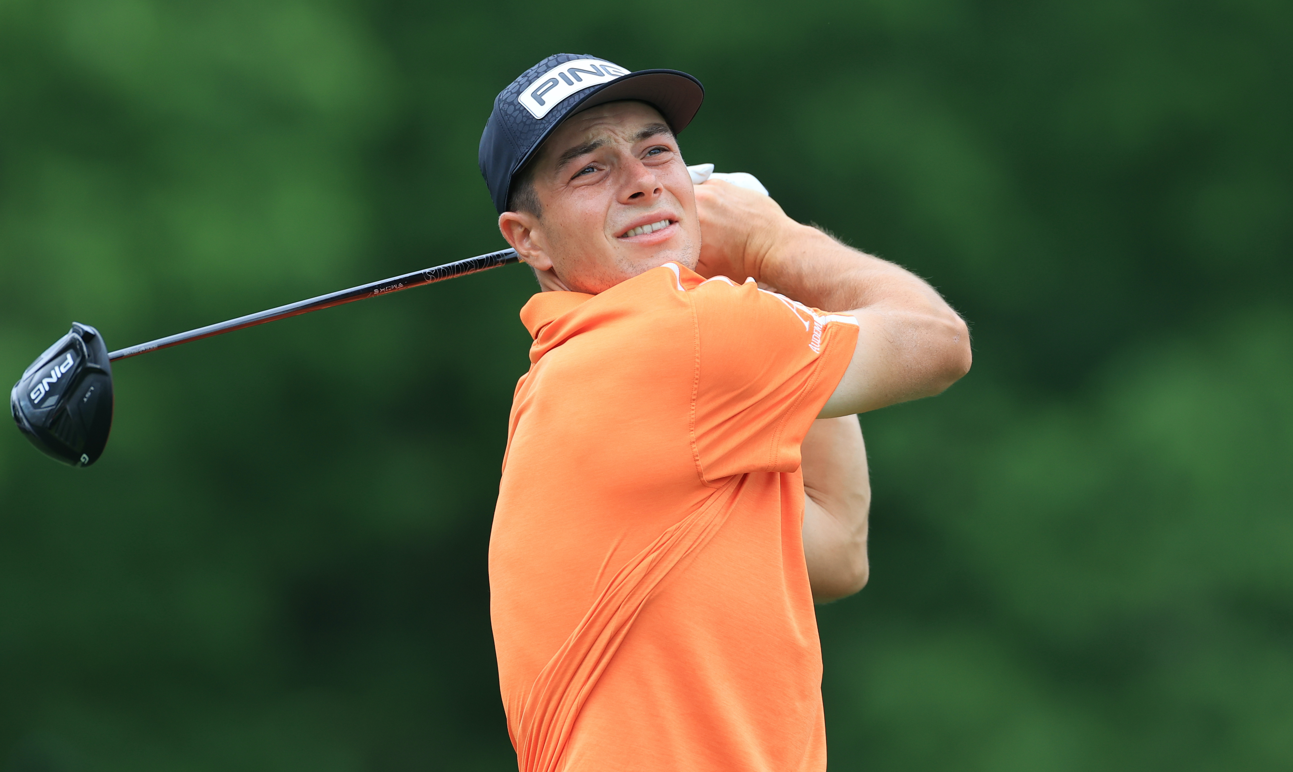 Viktor Hovland Hits Shot Out Of Water On His Return From Injury On European Tour Golfmagic