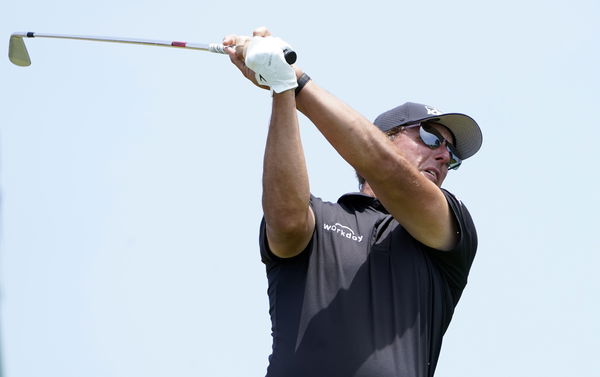 Phil Mickelson UNHAPPY with golf fans during first round of US Open