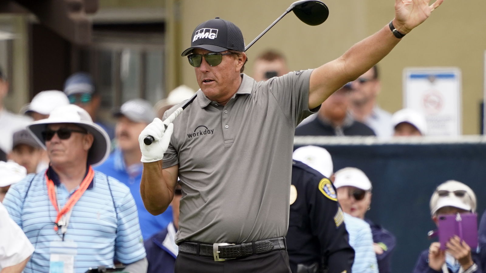 Golf fans react as Phil Mickelson POSES FOR PICTURE with fellow lefty golfer