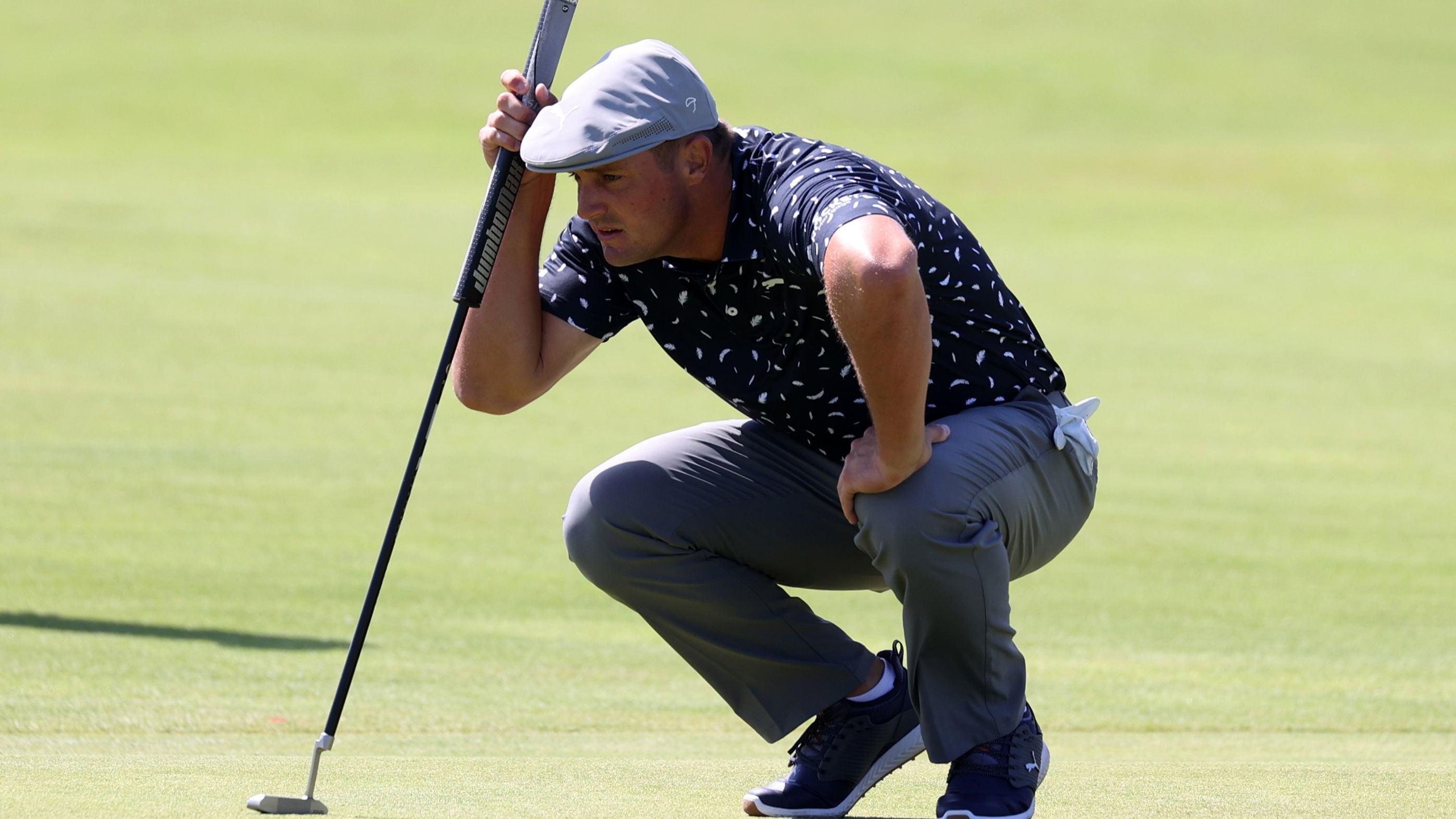 Should ARMLOCK PUTTERS be banned in golf competitions?