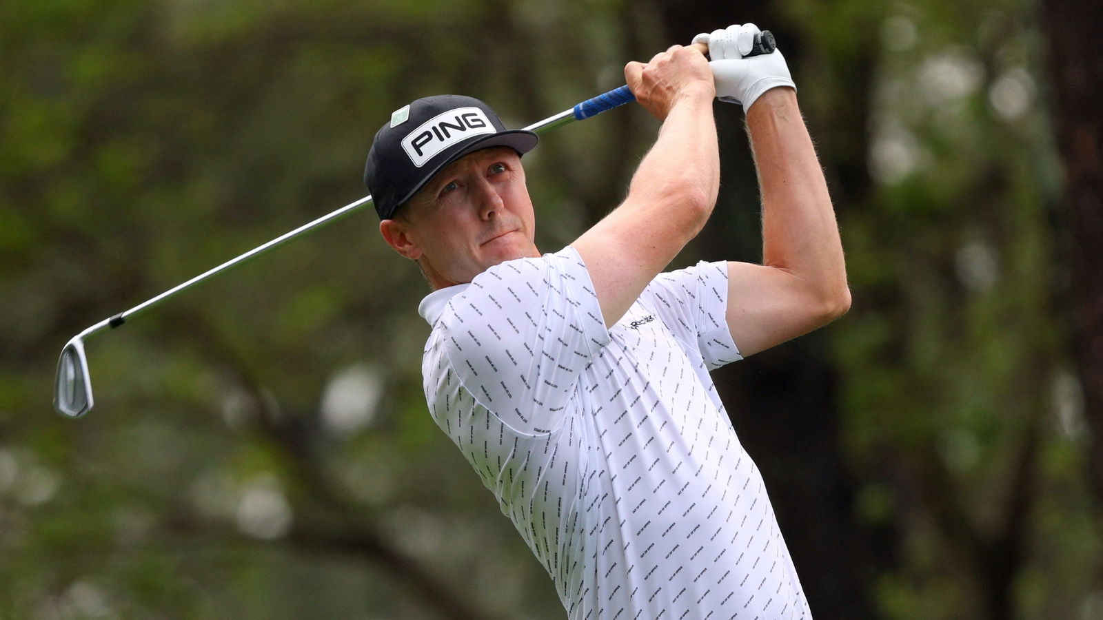 PGA Tour pro SHANKS his ball into the crowd at The Masters