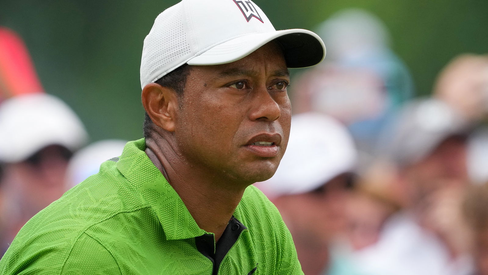 Tiger Woods' biceps "look ready to lift Claret Jug" in latest picture