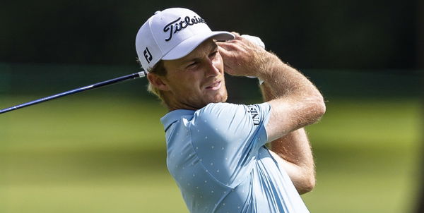 Will Zalatoris takes sneak peek of Scottie Scheffler's bag at BMW Championship